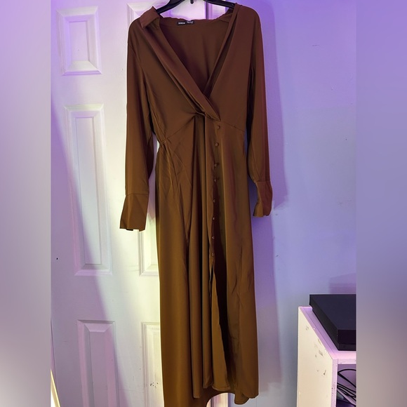 SHEIN LUNE Solid Ruched Detail Fake Button Split Thigh Dress!! - Picture 3 of 4